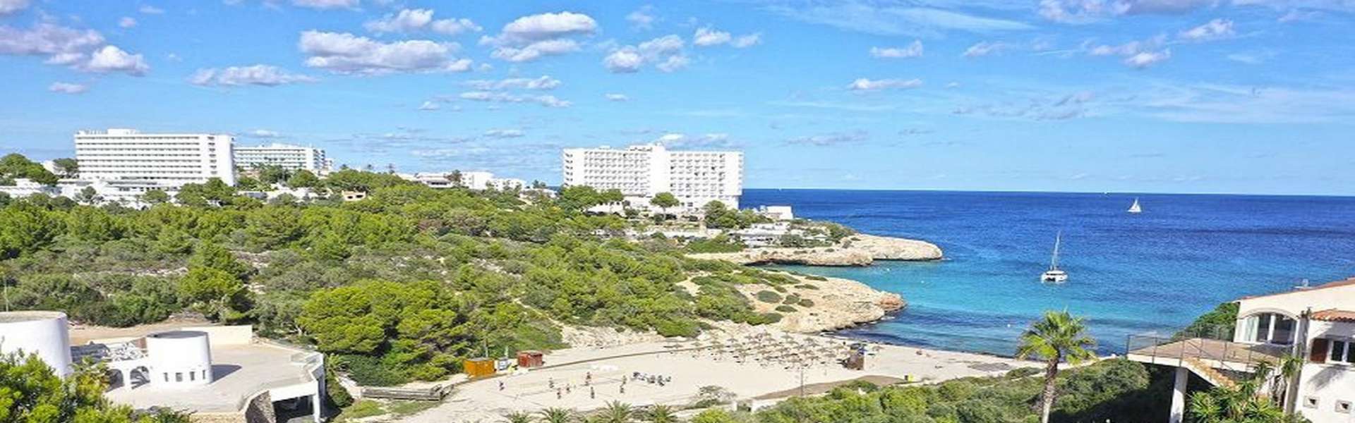 Villa de lujo de diseño con piscina infinita directamente en la playa en Cala Murada