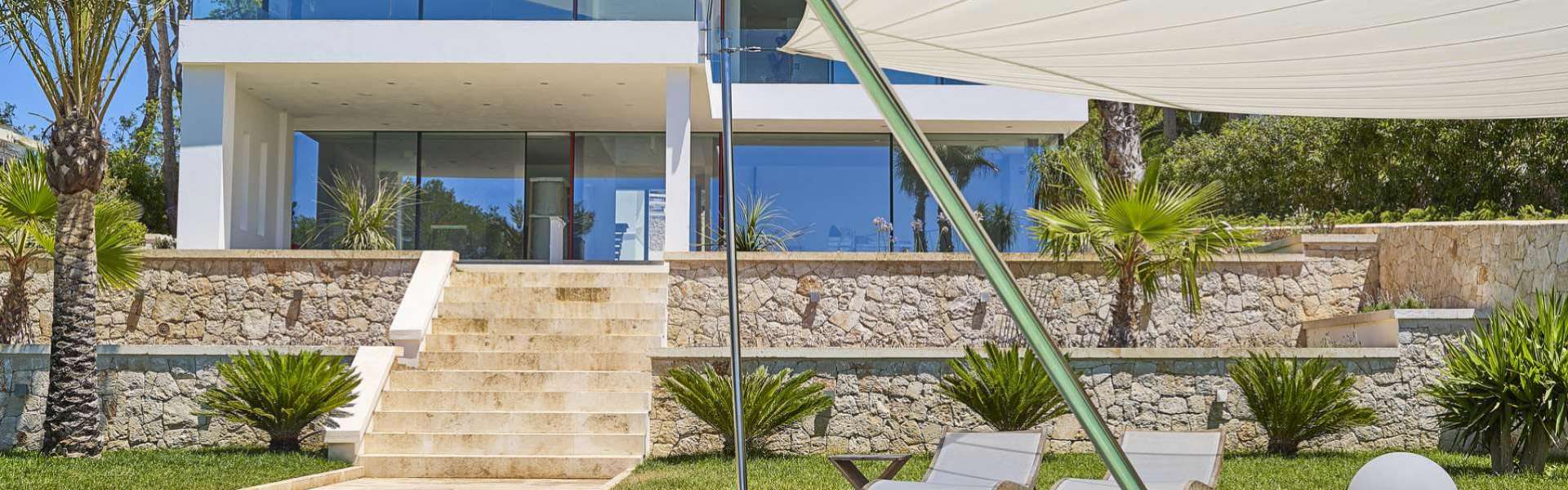 Porto Petro - Villa moderna con acceso al mar en ubicación expuesta